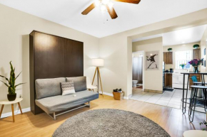 Rittenhouse Studio Apartment with Patio by ACT
